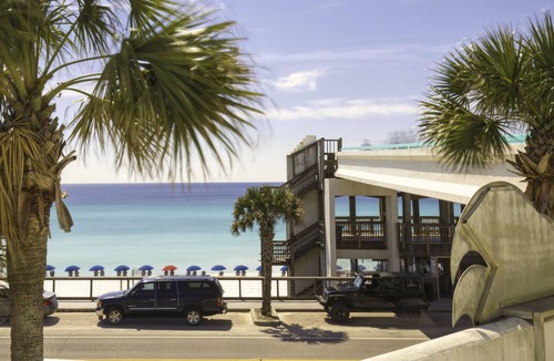 Scenic Gulf Drive Apartment | K1 Beachfront Studio, Ground Floor w/Beach Service Included, Newly Renovated