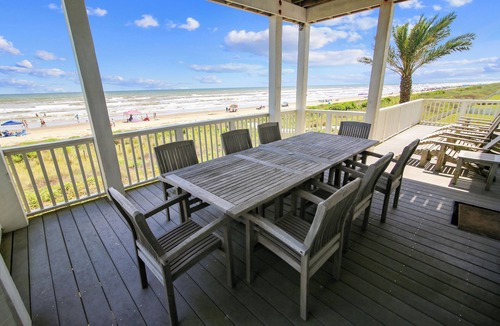 Beachside Village Cottage | Kathie's Beachfront Kottage by Ryson Vacation Rentals