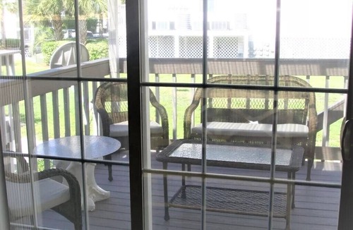 Navarre Beach House | Katmandunes-Soundview Home with Short Walk to Beach and Restaurants