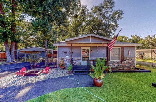 Avinger House | ‘Keepin’ it Reel’ Retreat Near Lake O’ the Pines