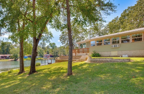 Kilgore Cottage | Kilgore Lakefront Home w/Private Dock & Pier!