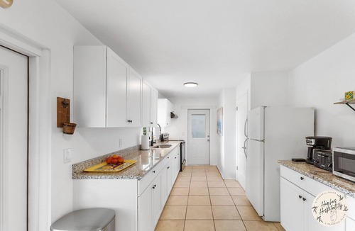 South Daytona House | KING BED! Games! Central Location. Big Weekly/Monthly Discount!