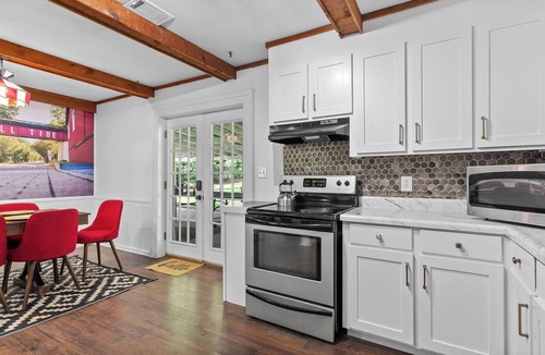 Northport House | King Bed &Pool Table | The Crimson Hill House | UA home Football Weekend Retreat