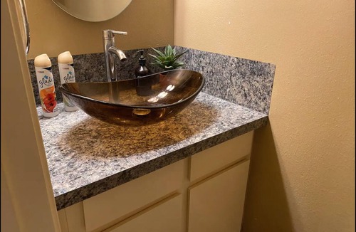 Beaumont Condo | KING Bed, Pool, TV Sports Pack, WiFi, Washer and Dryer in Unit!