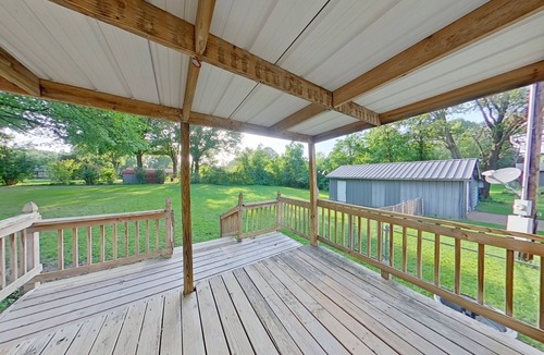 Texarkana House | King Bed - Shop - Patios - Fenced Yard