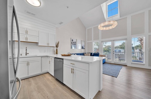 Crystal Shores Condo | King Beds, Balcony w/Ocean View, Steps to Beach