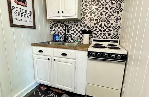 Tupelo Apartment | King City Suite/1Bed Downtown Walking Distance