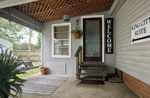 Tupelo Apartment | King City Suite/1Bed Downtown Walking Distance
