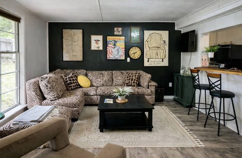 Tupelo Apartment | King City Suite/1Bed Downtown Walking Distance