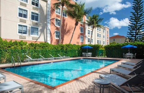 Doral Apartment | King Room Near Doral Park Centre MIA