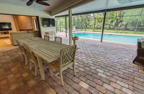 Kings Lake House | Kings Lake Blvd Private Garden View