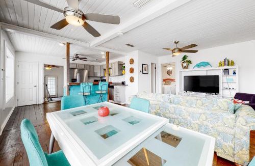 Laguna Beach House | Kissing Palms