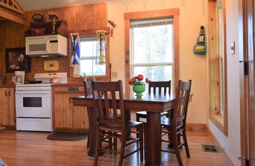 Ore City Cottage | Knox Lakefront Story House