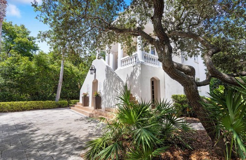 Sunnyside House | L' Abode Ami, Carillon Beach, The ultimate in Privacy! Must See! 3br Home