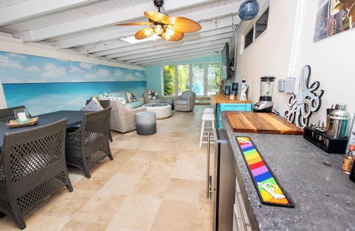 White St. Gallery House | L'Attitude Adjustment | 3 Bed, 2 Bath with pool in Key West