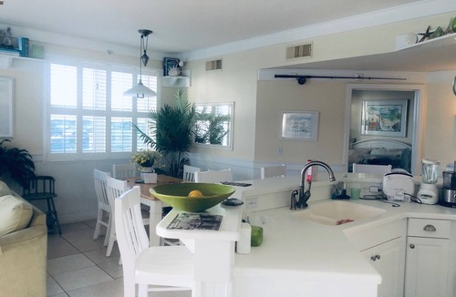 Miramar Beach Condo | L@K, Right on the water, 3Bdrm/3Ba, 5thFl, FALL BREAK available, very clean