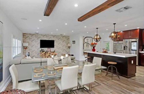 Ludlam House | La Atenea