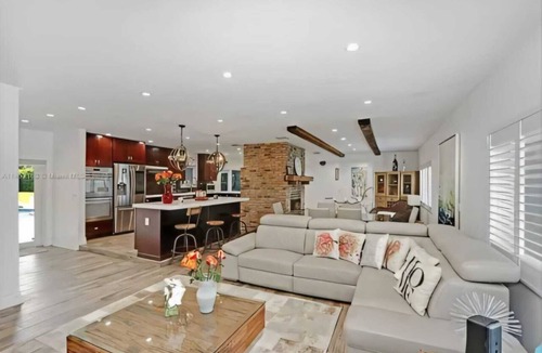 Ludlam House | La Atenea