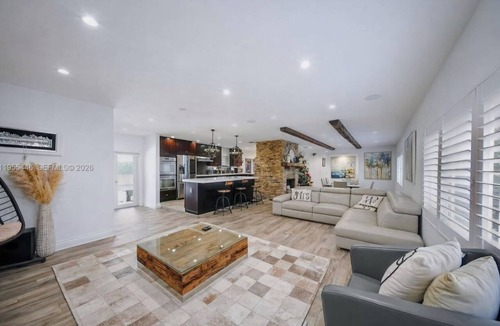 Ludlam House | La Atenea