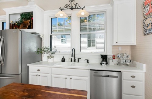 Natchez Cottage | La Belle Bungalow | 2/2, Pet Friendly w/fee | Pool Access