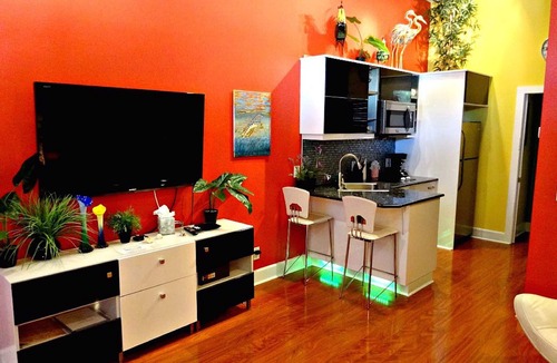Uptown - Upper Duval Condo | "LA DOLCE VITA", OLD TOWN! STEPS TO DUVAL! SLEEPS 2-4, 3 BLOCKS TO SOUTH BEACH!