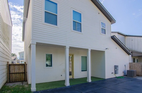 South Baton Rouge House | LA House 3 beds Modern Comfort Meets Cozy Charm