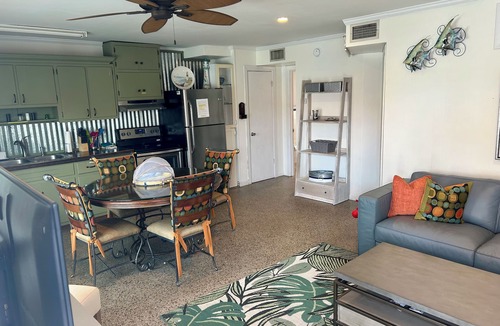 Kiska Beach Cottage | La Margarita - Sunnyside Breeze Cottage/Walking Distance to Laguna Beach