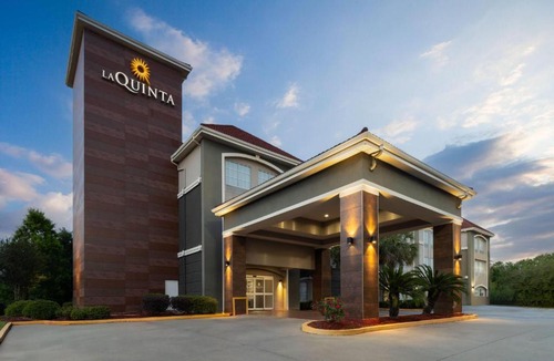 Broadmoor Hotel | La Quinta by Wyndham Baton Rouge Denham Springs