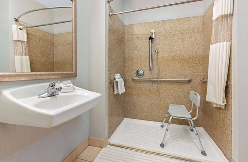 Bridge City Hotel | La Quinta Inn & Suites by Wyndham Bridge City