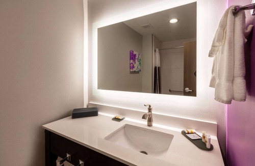 Lafayette Hotel | La Quinta Inn & Suites by Wyndham Lafayette Oil Center