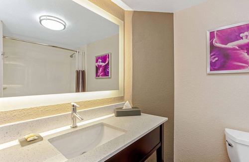 Panama City Hotel | La Quinta Inn & Suites by Wyndham Panama City