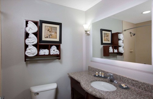 Tupelo Hotel | La Quinta Inn & Suites by Wyndham Tupelo