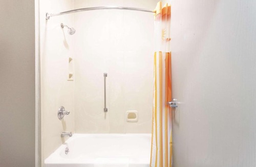 Pearl Hotel | La Quinta Inn & Suites by Wyndham Jackson Airport - Pearl