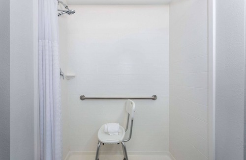 Bonita Shores Hotel | La Quinta Inn & Suites by Wyndham Bonita Springs Naples N.