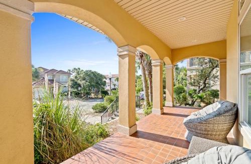 Fort Bay House | La Valencia Villas