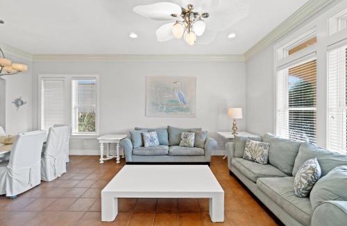 Fort Bay House | La Valencia Villas