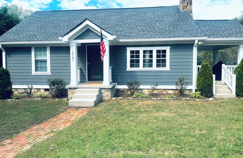 Lookout Mountain Cottage | Labor Day/Football Season is Just Around the Corner! Book Today!