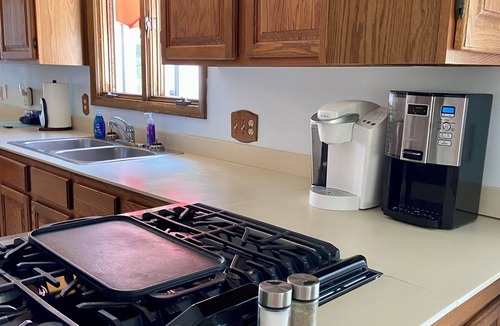 Mears Cottage | Ladd's Lake House - 3 Bedroom, 2 bath, lakefront, walkout ranch to sandy beach.