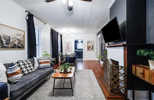 Freetown - Port Rico House | Lafayette Getaway - Private Room in a Shared House