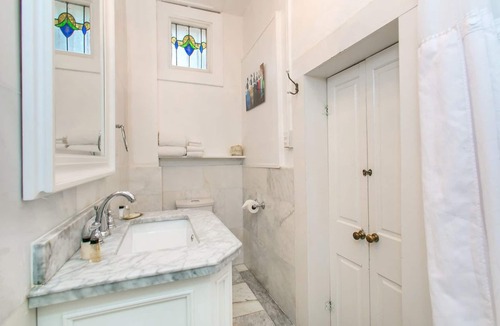 French Quarter House | Lafitte Hotel & Bar