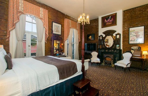 French Quarter House | Lafitte Hotel & Bar