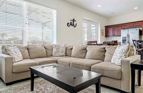 Lake Berkley House | Lake Berkley Resort Home Sleeps 14 Private Pool Near Disney World Florida