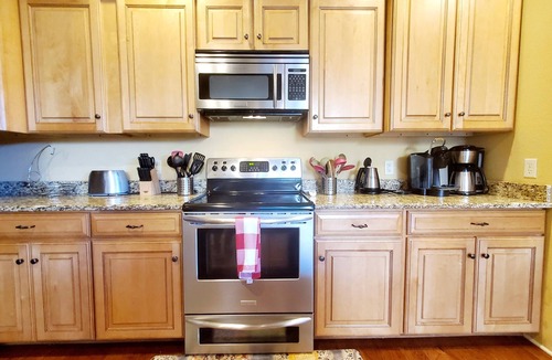 Jones Mills House | Lake Catherine Luxury Home, 3br,3bth, boat slip,3decks, lake views