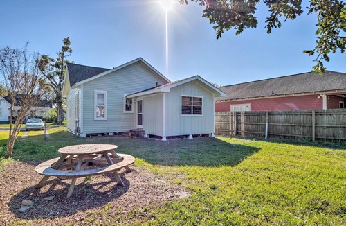 Lake Charles Cottage | Lake Charles Cottage w/Fireplace & Yard!
