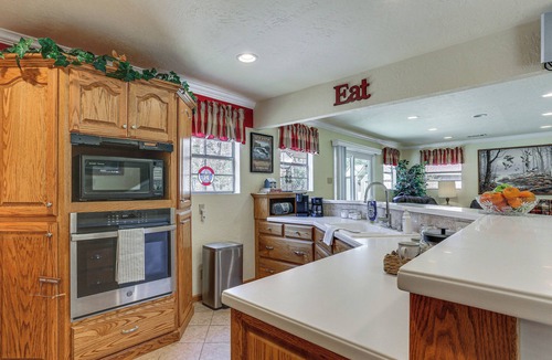 Broaddus House | Lake Days on Sam Rayburn! Wooded Retreat w/Yard