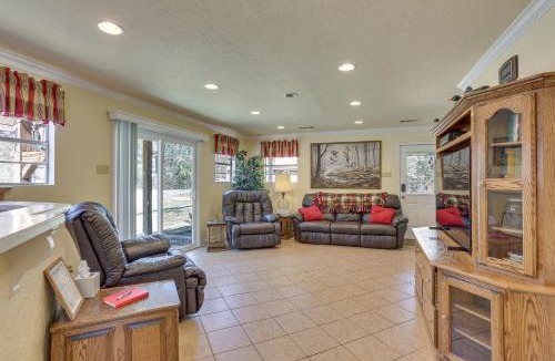 Broaddus House | Lake Days on Sam Rayburn! Wooded Retreat w/Yard