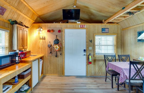 Emory Apartment | Lake Fork Studio Cabin w/Dock + Boat Ramp!