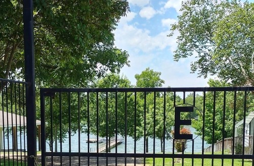 Wills Point House | Lake Front Gated Property Private Dock Book 3 Nights - Get 4th Night Free.