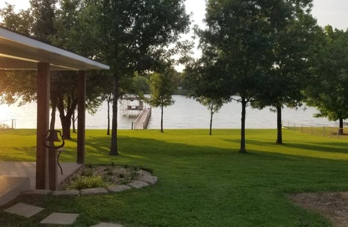 Wills Point House | Lake Front Gated Property Private Dock Book 3 Nights - Get 4th Night Free.