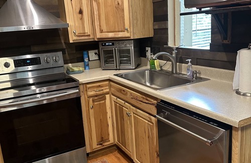 Goodrich House | Lake House Retreat-Magical Stay For All Ages-Boats, Firepit, Hammocks and More